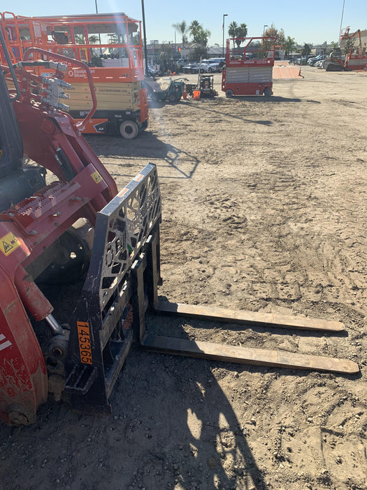 2021 PALADIN 48" Pallet Forks - Paladin