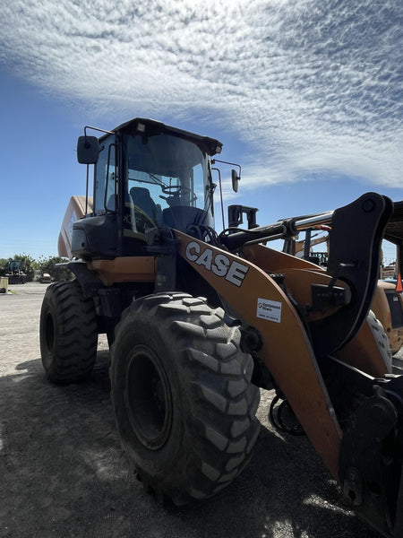 2018 Case 621G CLOSED CAB, 1 FUNCTION, JRB 416 STYLE HYD COUPLER