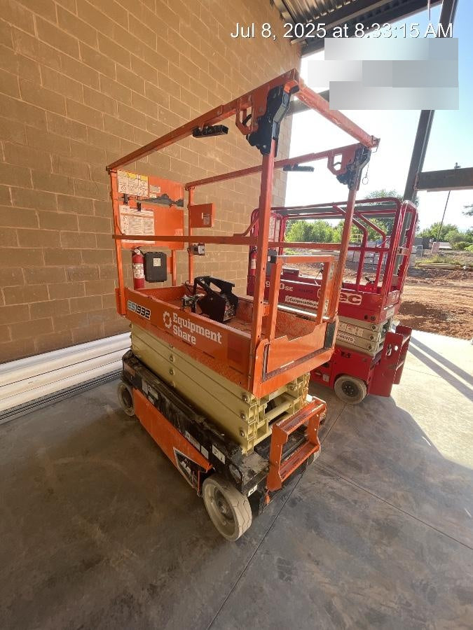 2022 JLG ES1932