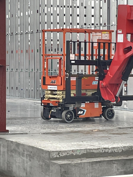 2022 JLG ES1330L