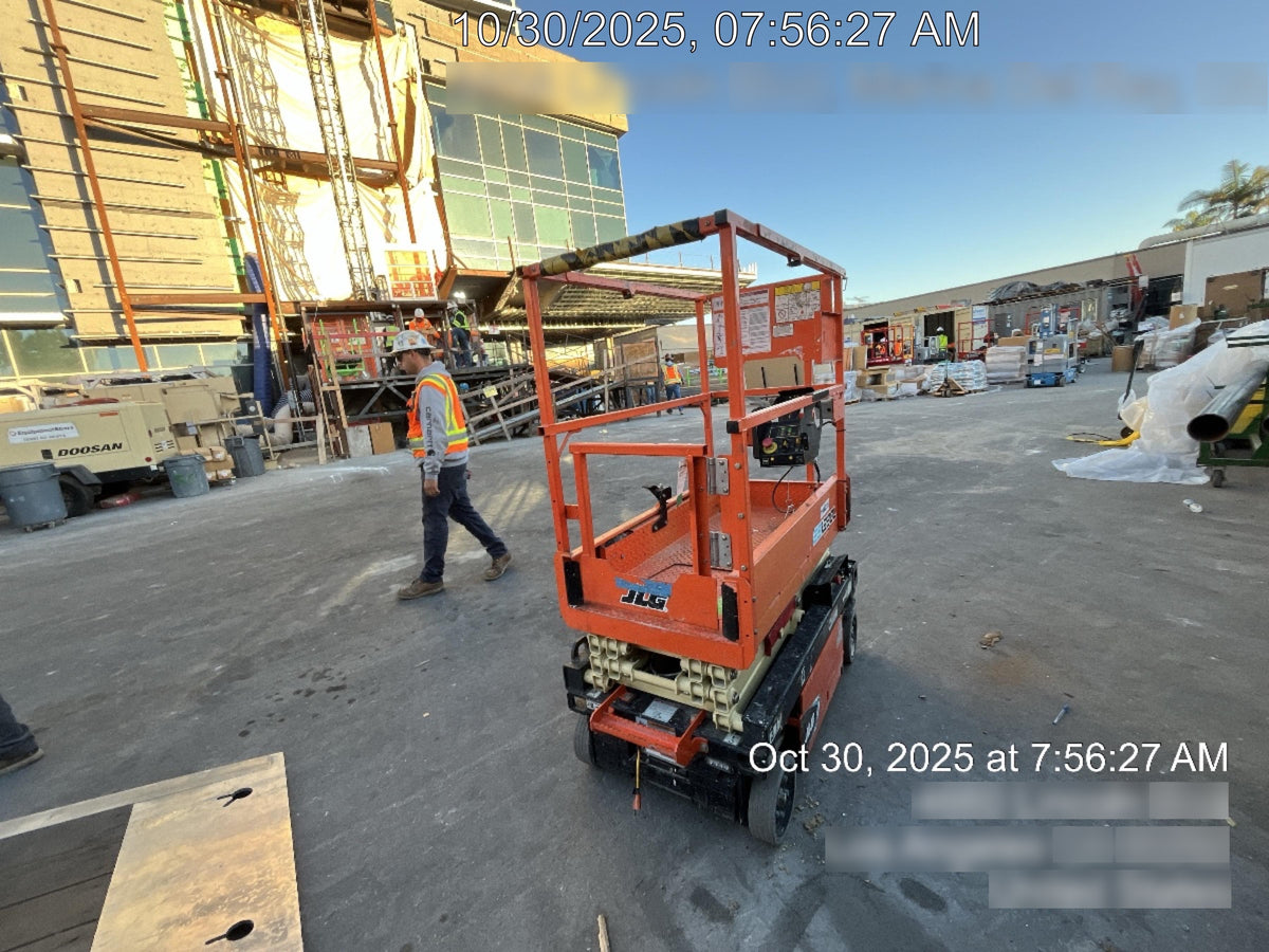2021 JLG ES1330L
