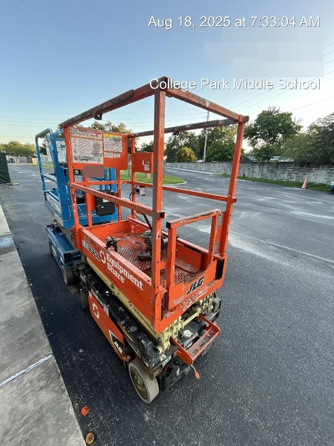 2022 JLG ES1330L
