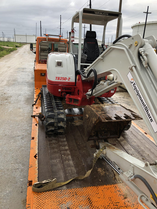 2021 TAKEUCHI TB250-2
