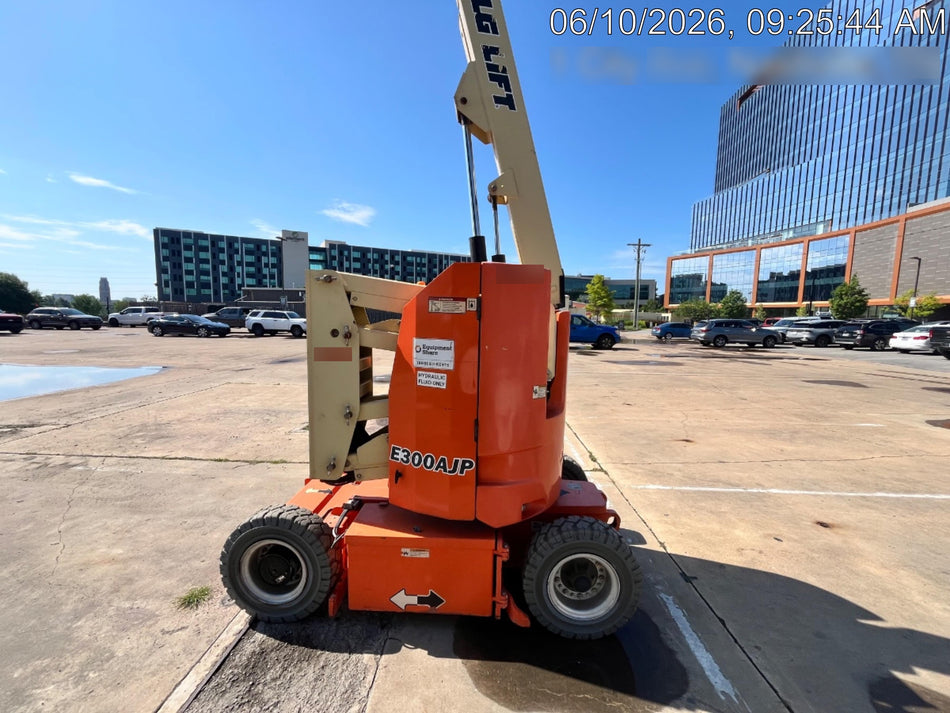 2019 JLG E300AJP