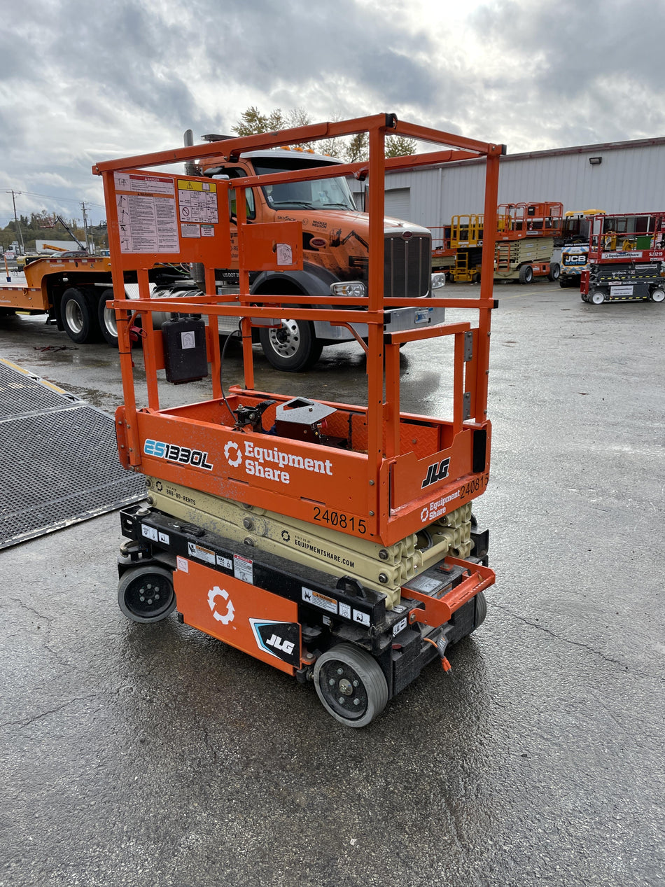 2022 JLG ES1330L