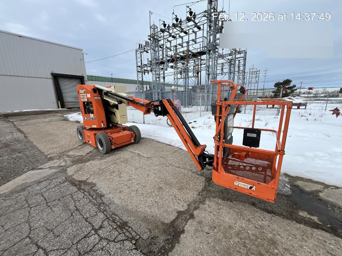 2019 JLG E300AJP