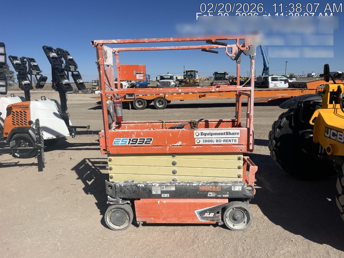 2022 JLG ES1932