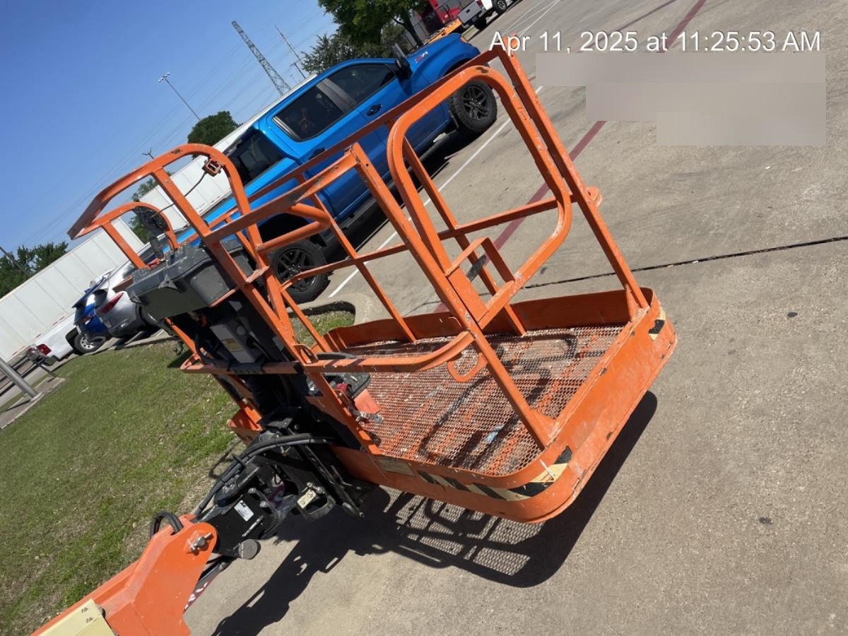 2020 JLG 400S