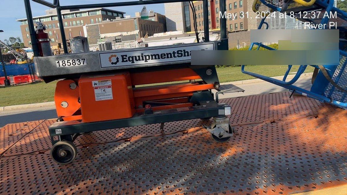 2021 JLG 1030P