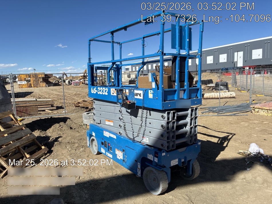 2019 Genie GS-3232 Folding rails with half height swing gate