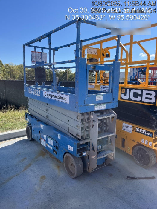 2019 Genie GS-2632 Folding rails with half height swing gate