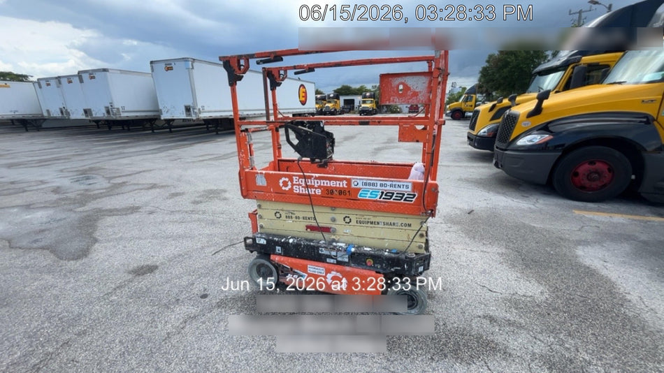 2023 JLG ES1932
