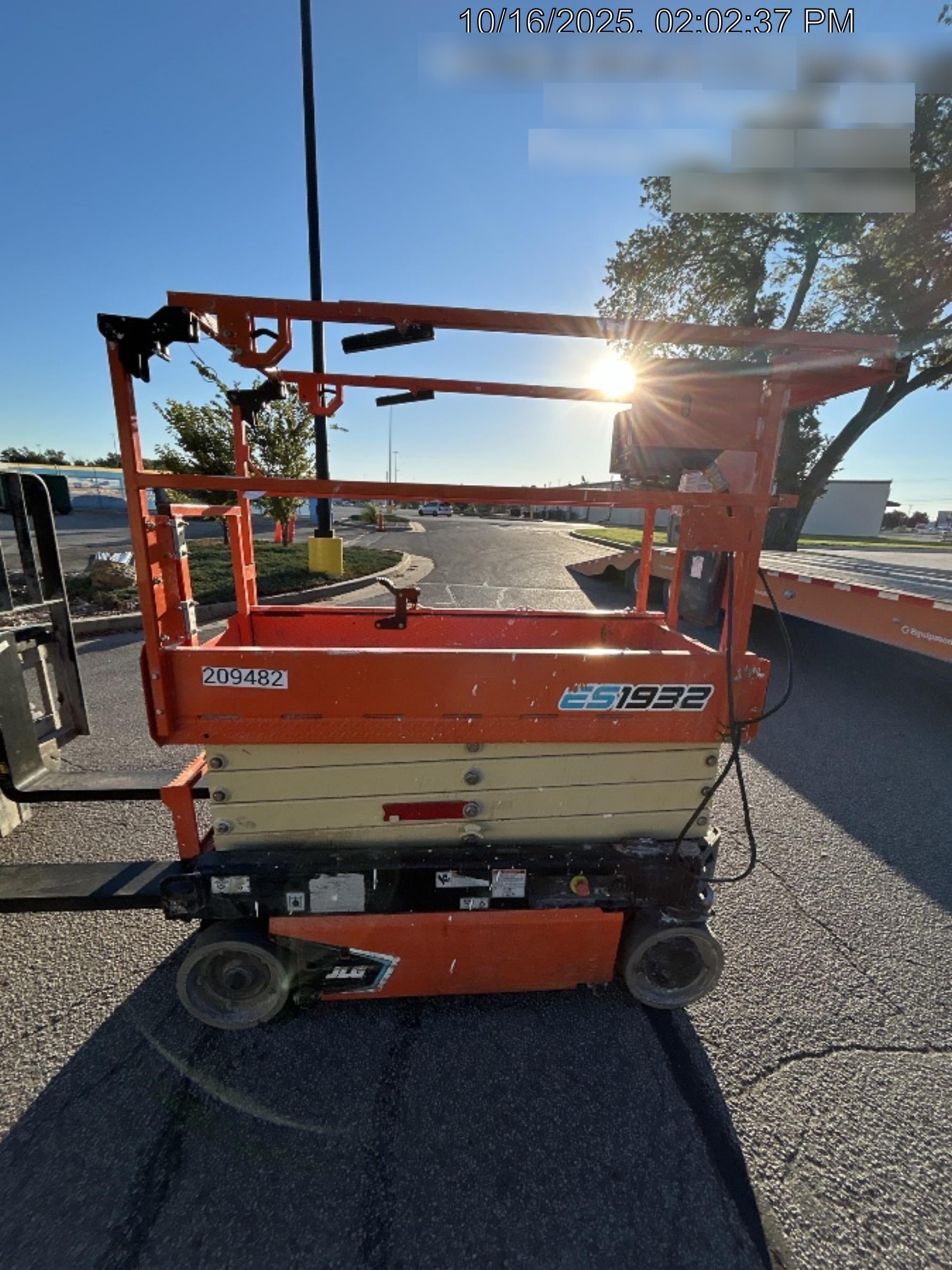 2022 JLG ES1932