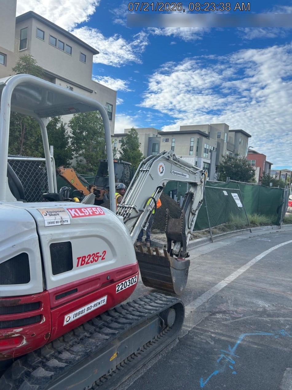2022 TAKEUCHI TB235-2R