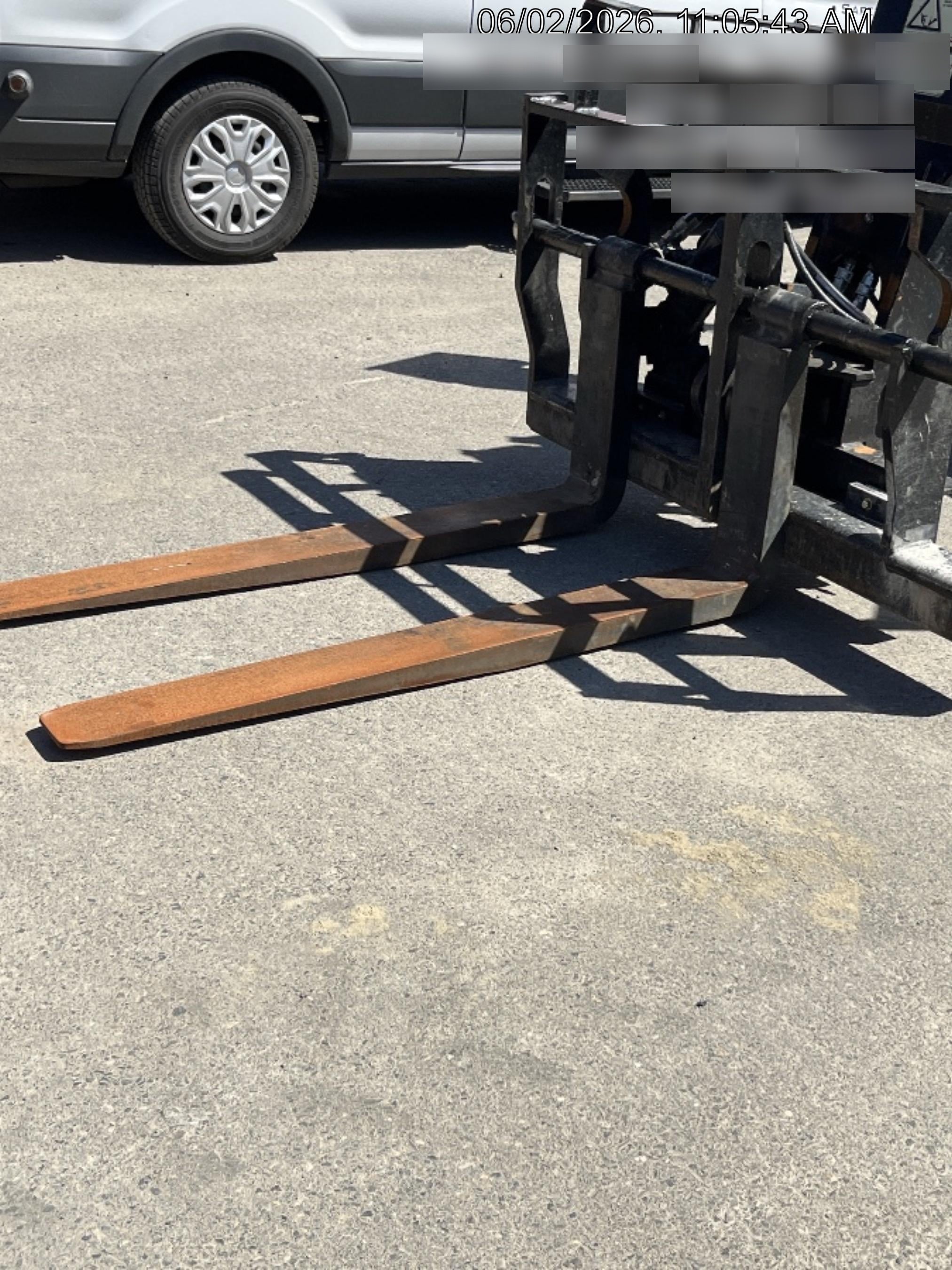 2022 JLG 1075