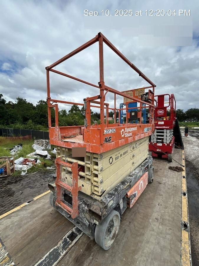 2022 JLG ES3246
