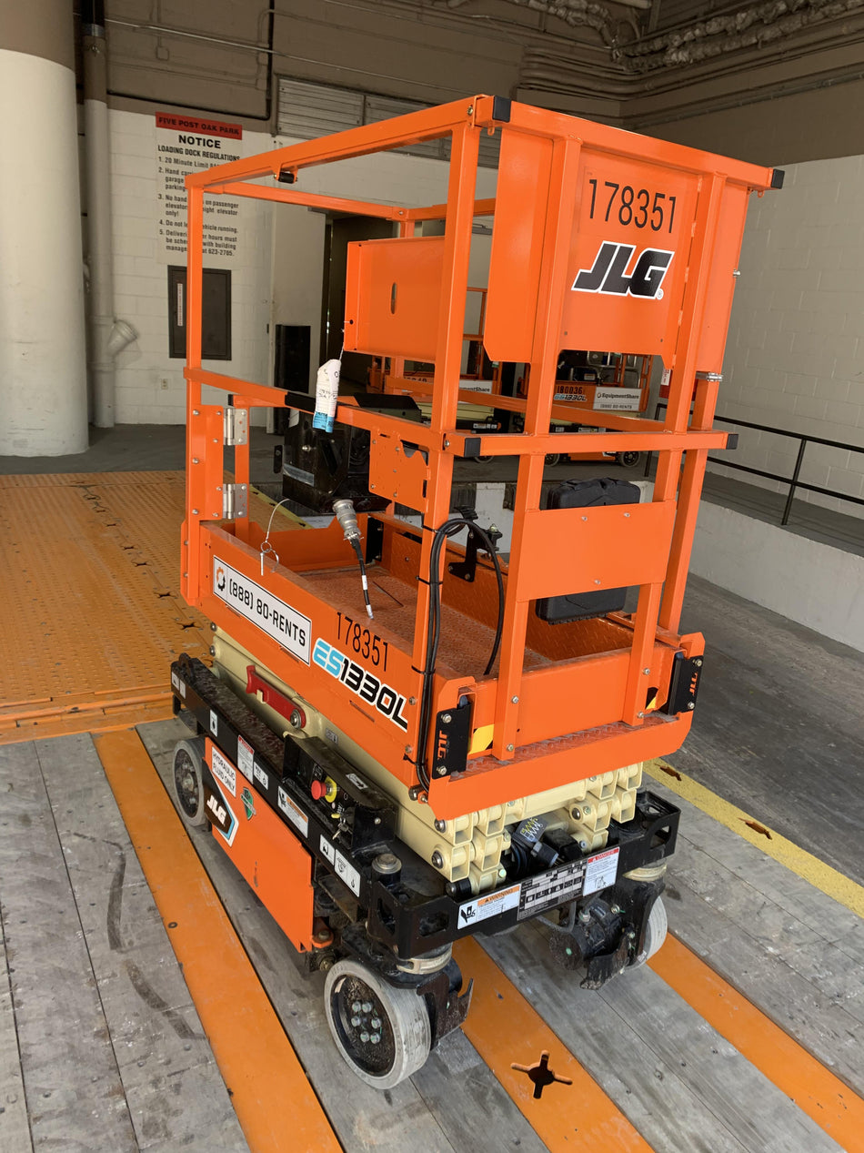 2021 JLG ES1330L