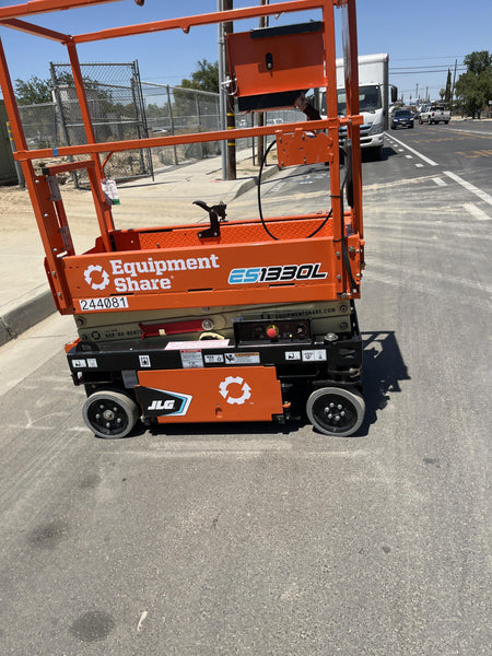 2022 JLG ES1330L