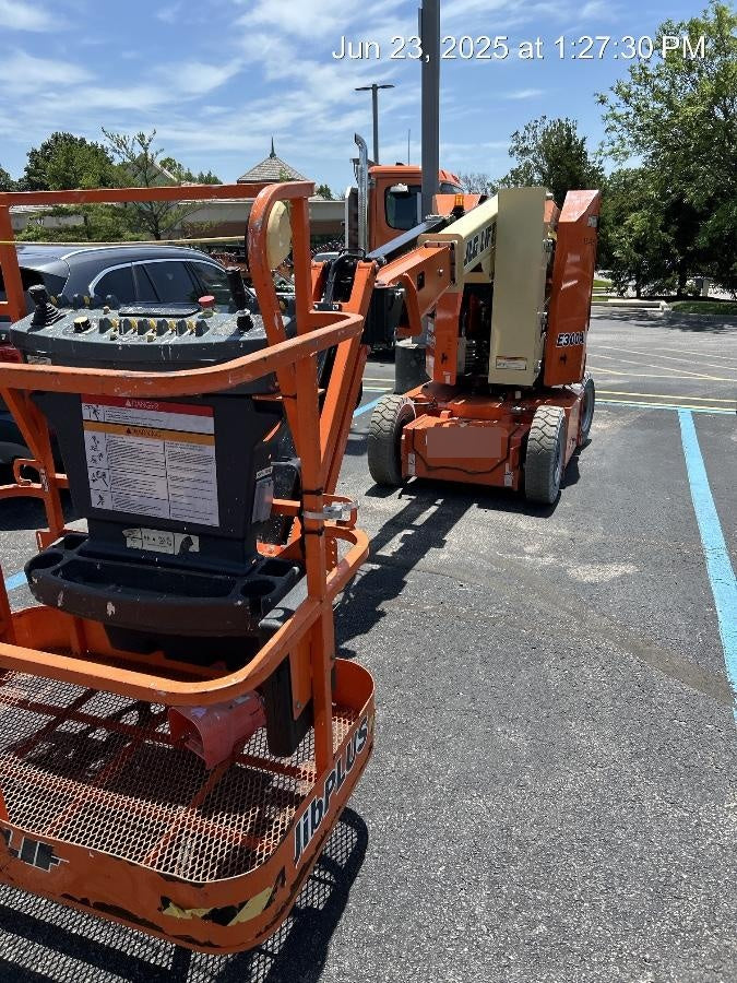 2021 JLG E300AJP