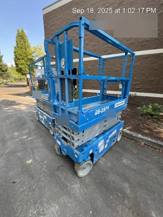 2020 Genie GS-1930 Solid Non Marking Tires, Beacon, Folding rails with half height swing gate, 800W Inverter