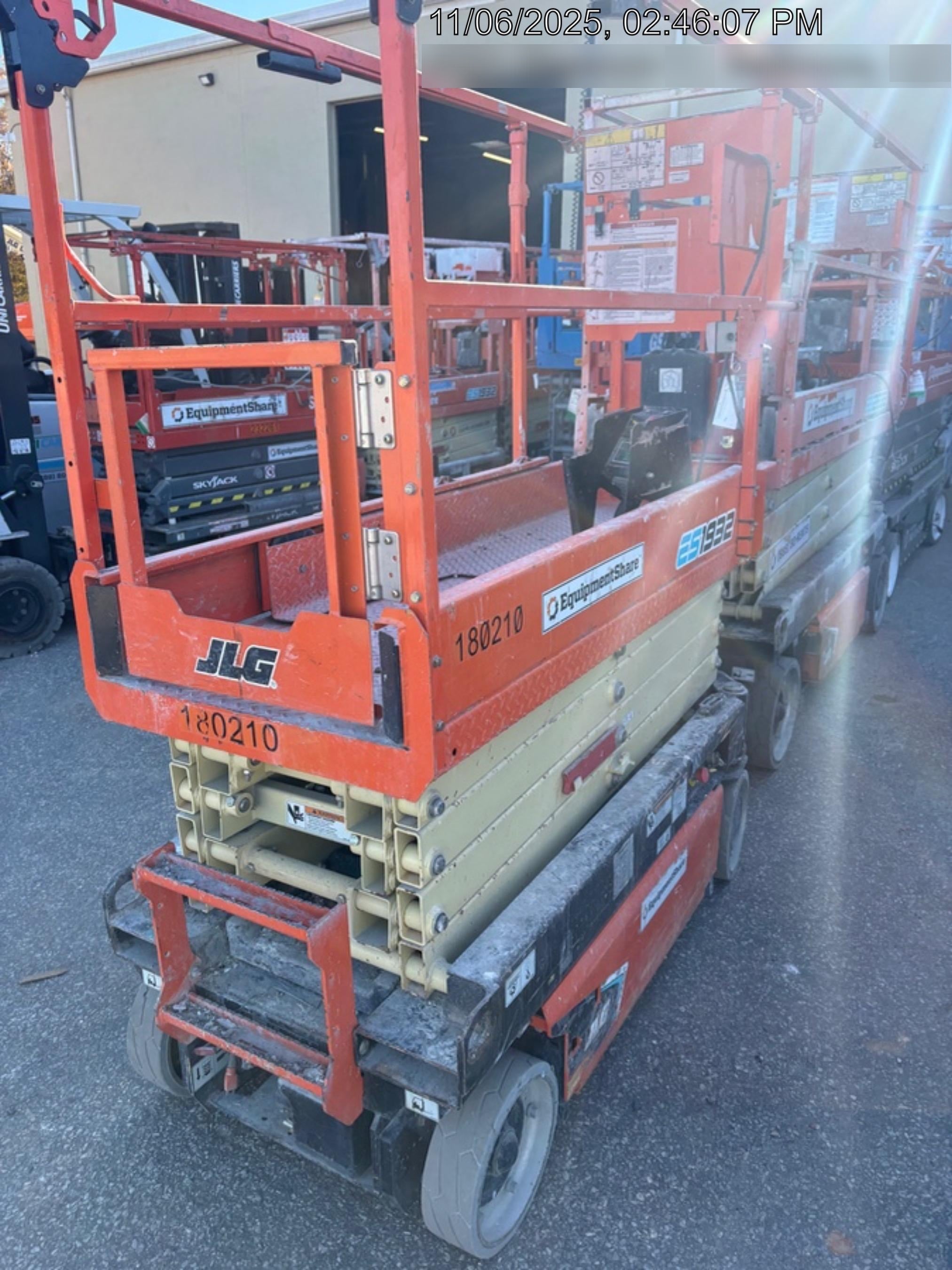 2021 JLG ES1932