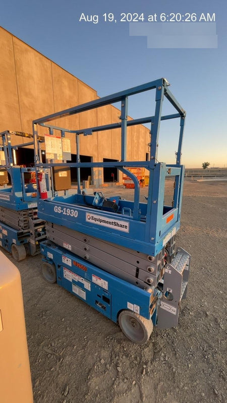 2020 Genie GS-1930 Solid Non Marking Tires, Beacon, Folding rails with half height swing gate, 800W Inverter