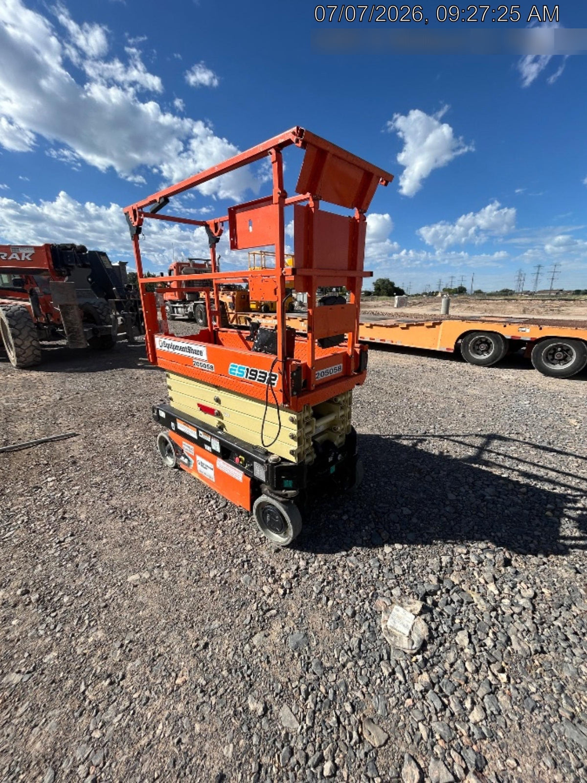 2022 JLG ES1932