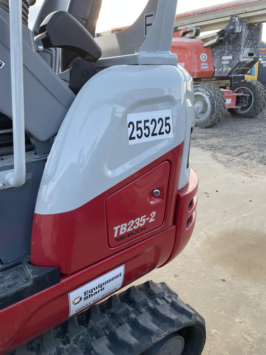 2022 TAKEUCHI TB235-2R