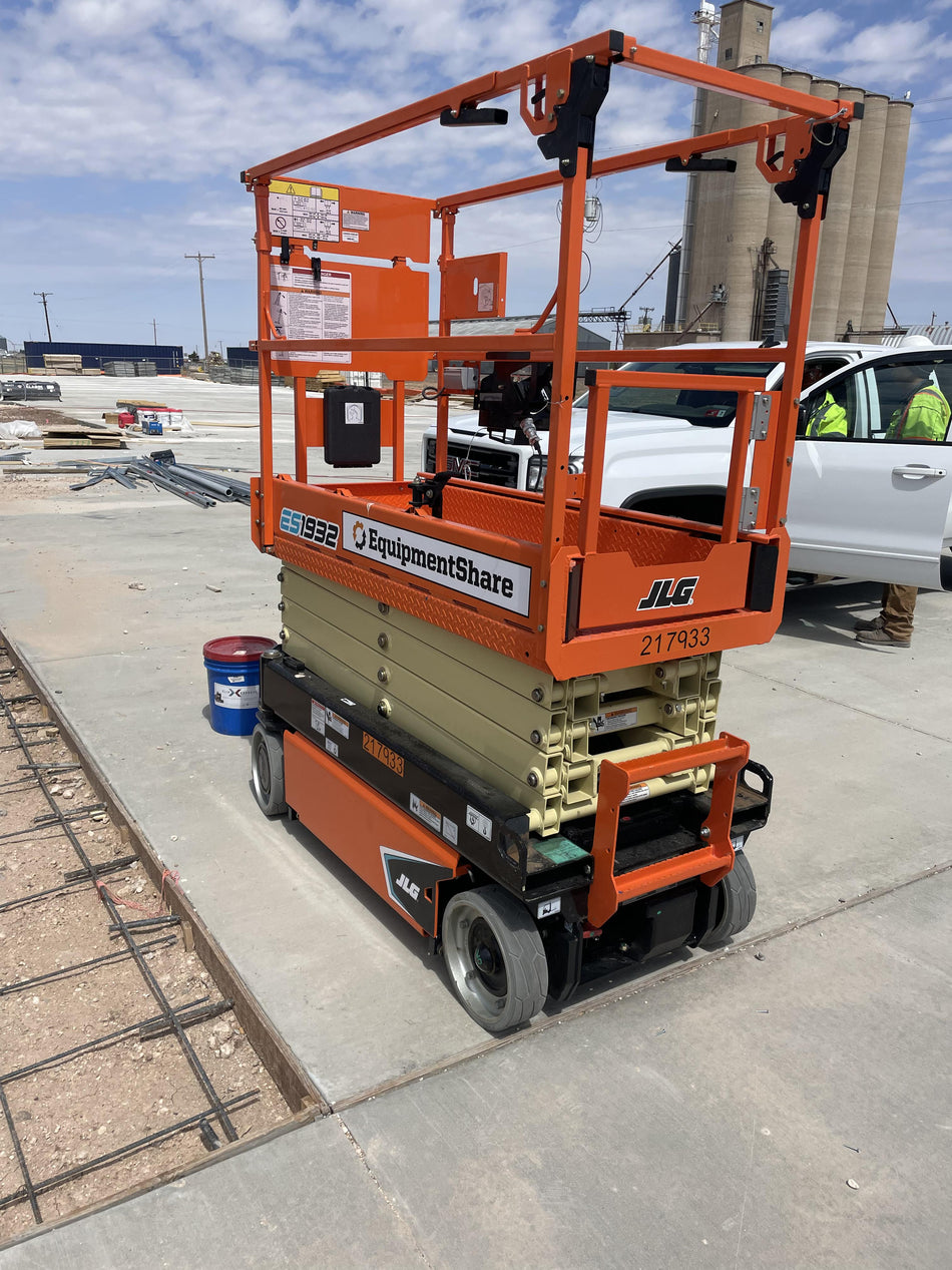 2022 JLG ES1932