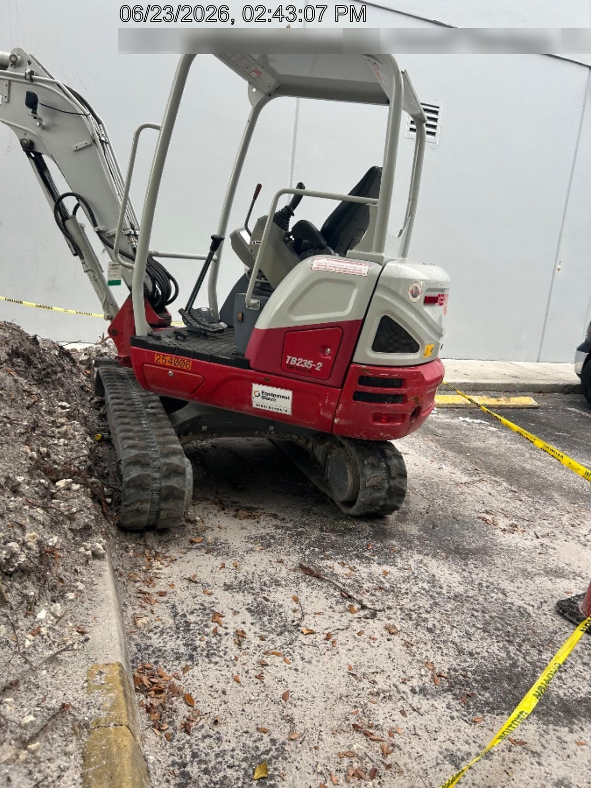 2022 TAKEUCHI TB235-2R