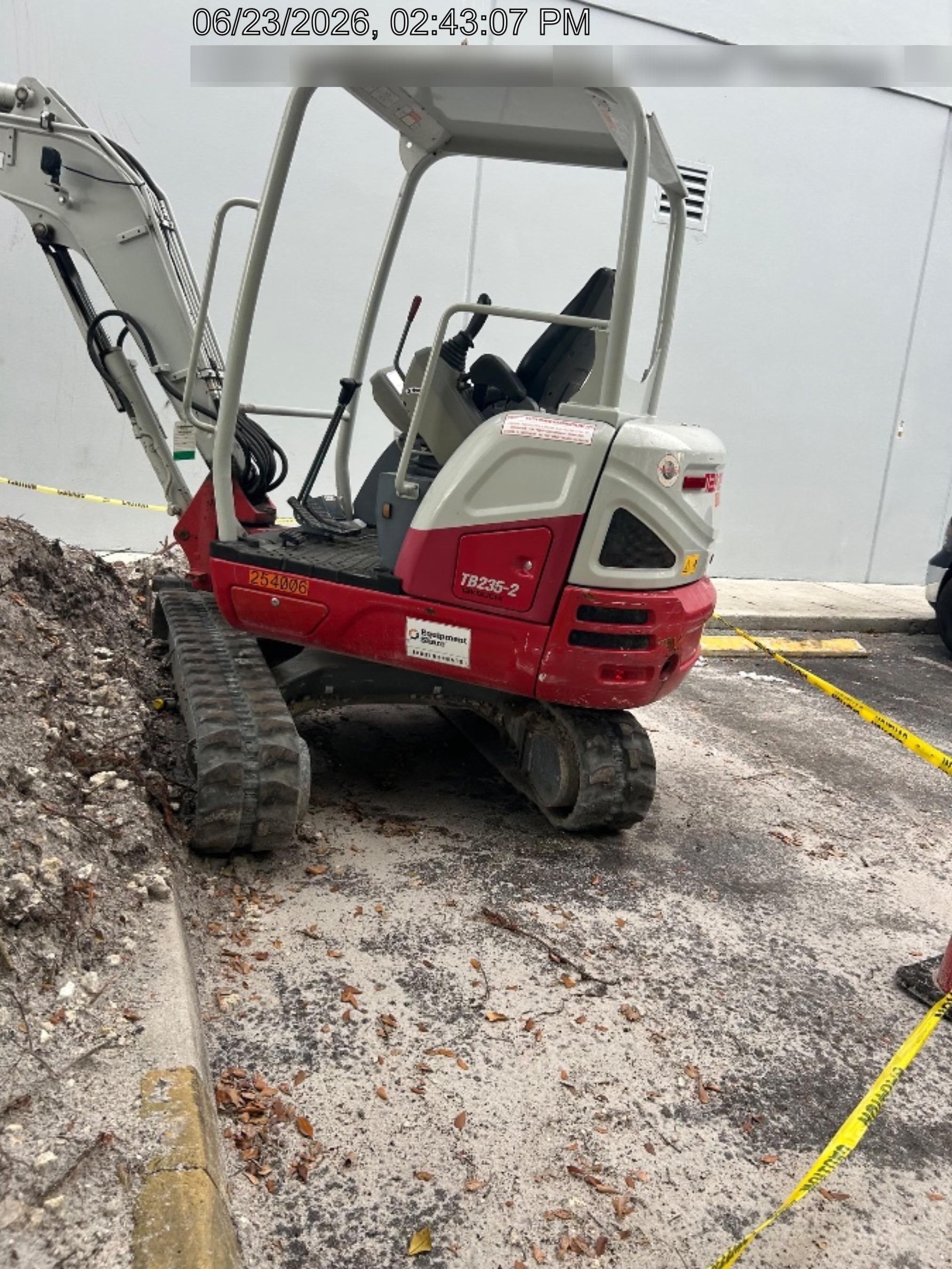 2022 TAKEUCHI TB235-2R