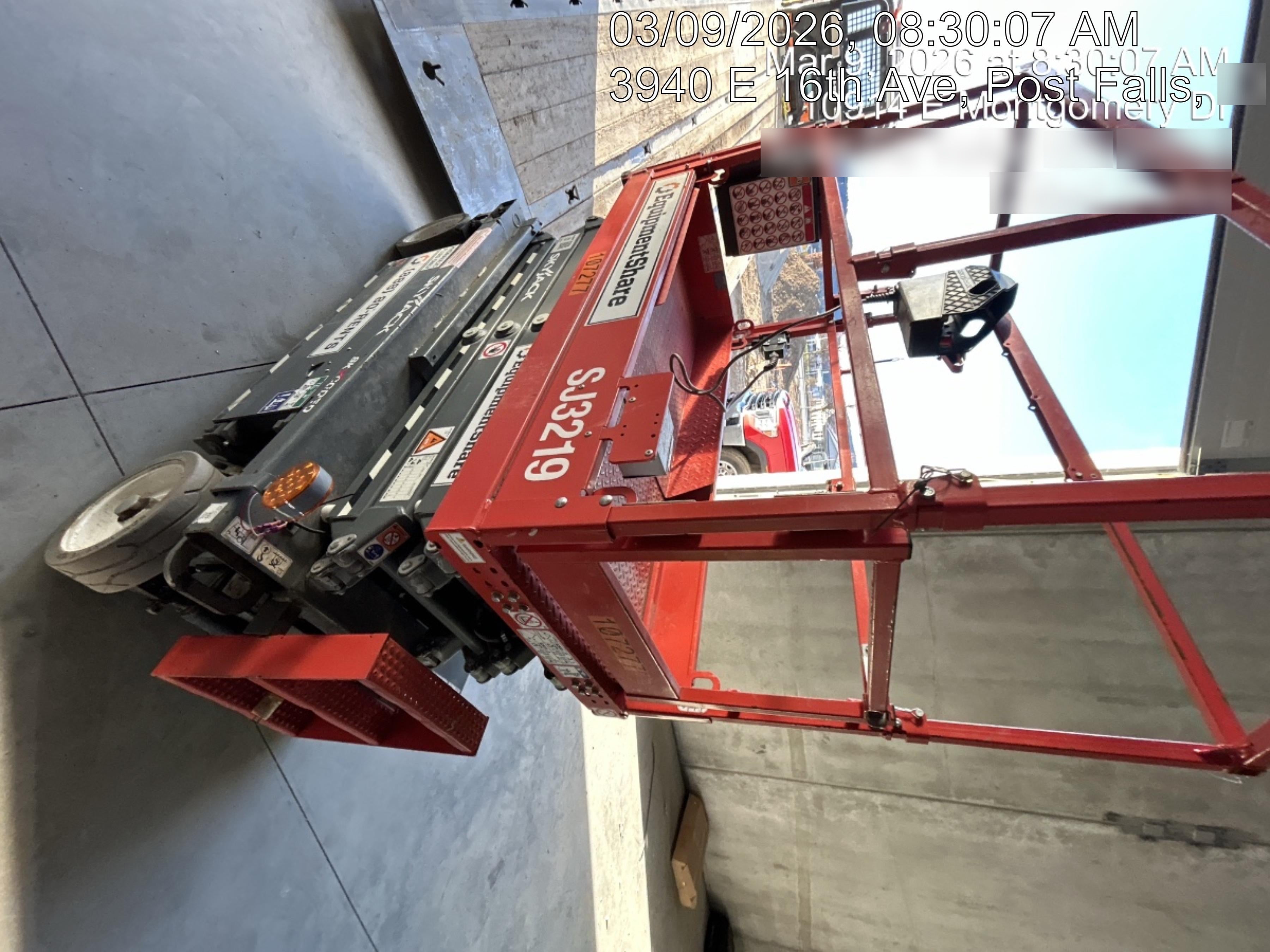 2020 Skyjack SJIII-3219 Solid NM Tires, Half height spring hinged entry gate, Dual Beacons, 800W Inverter