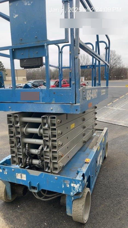 2019 Genie GS-4047 Folding rails with half height swing gate