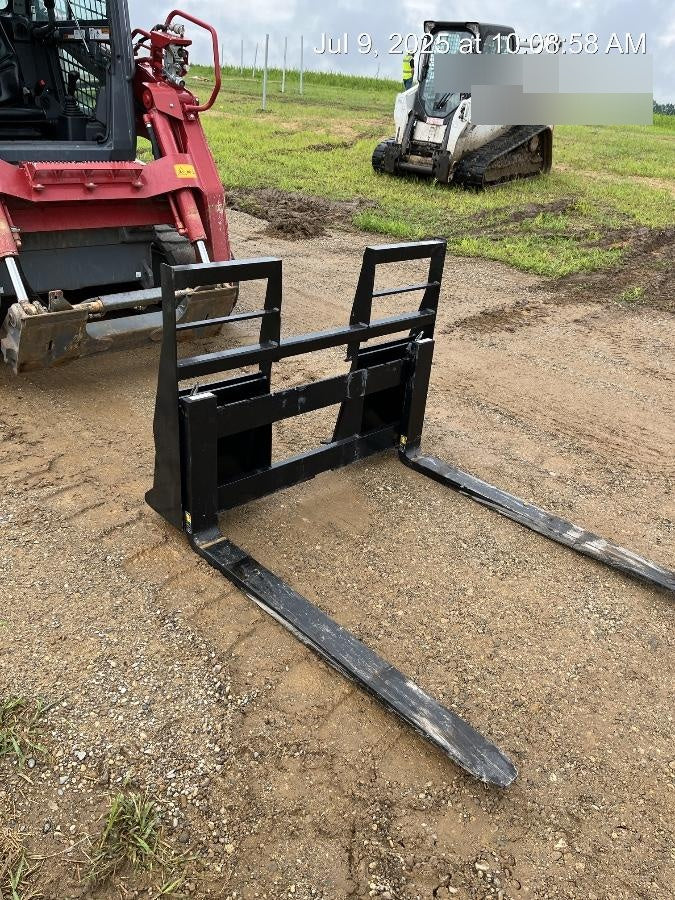 2025 ARROW MATERIAL HANDLING 24" Pallet Fork Frame