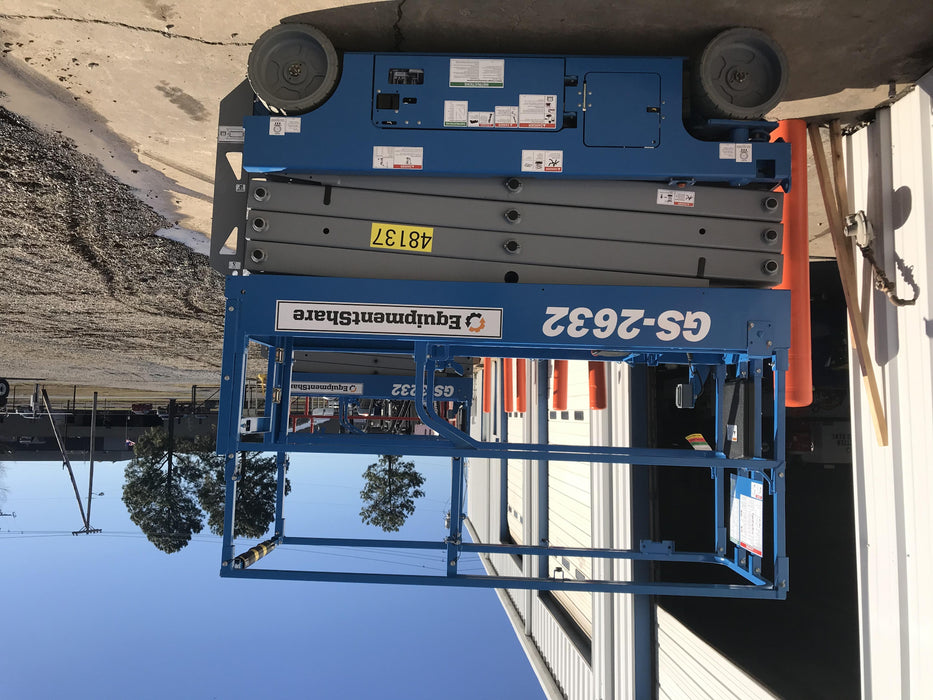 2019 Genie GS-2632 Folding rails with half height swing gate