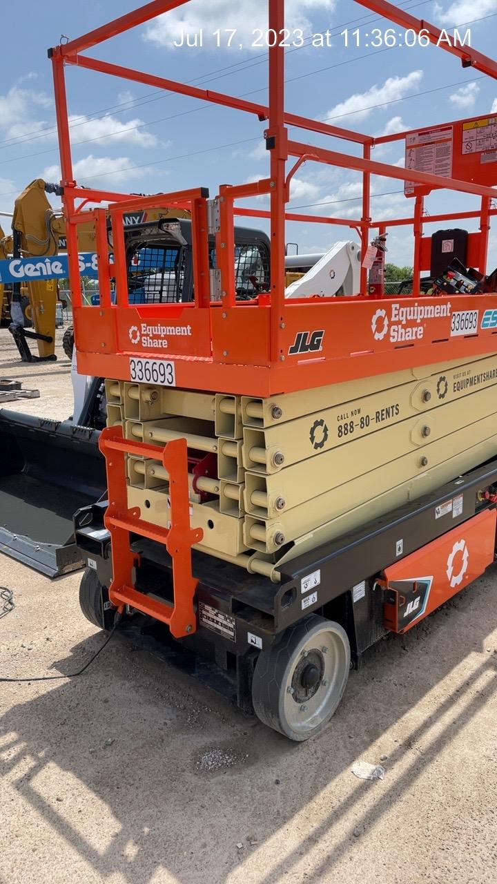 2023 JLG ES3246