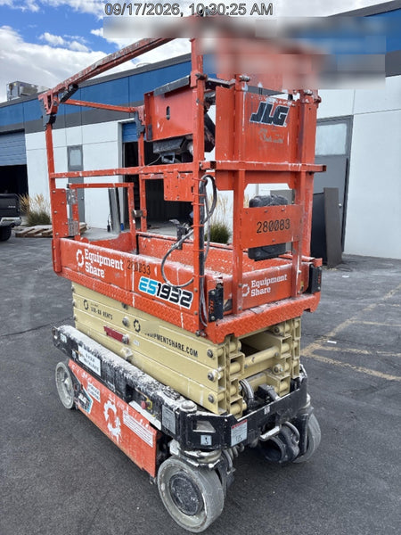 2022 JLG ES1932