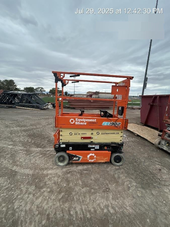 2022 JLG ES1932