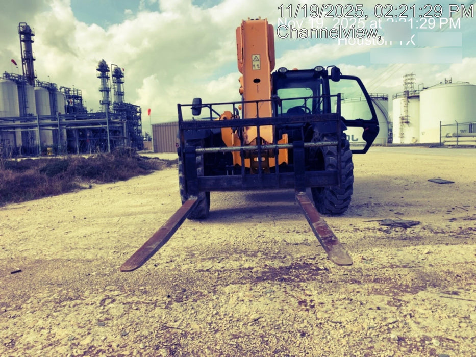 2020 JCB 509-42 Cab/Heat/Air, Solid Tires, Work Lights, Beacon, Aux Hydraulics, Back up Alarm, Lifting Eye, ES Decals