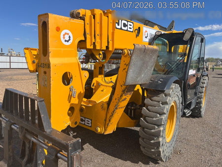 2019 JCB 512-56 JCB 512-56 Enclosed Cab, 109 HP, Solid Tires, Worklights, Beacon, Aux Hydraulics, Lifting Eye w/60" Carriage/60" Forks