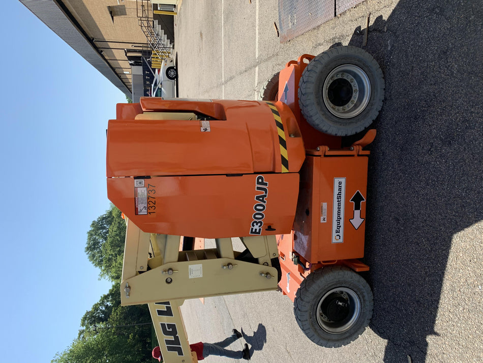 2021 JLG E300AJP