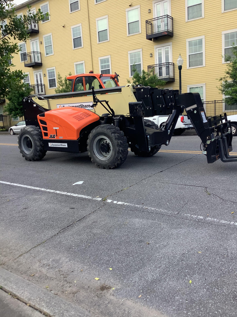 2021 JLG 1075