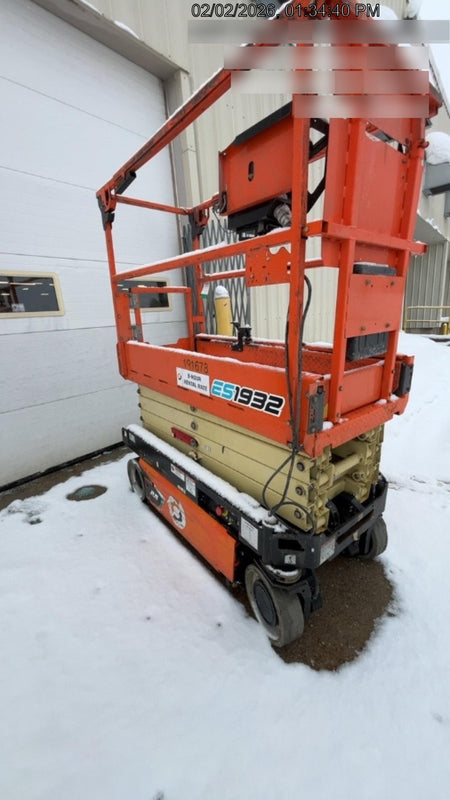 2021 JLG ES1932