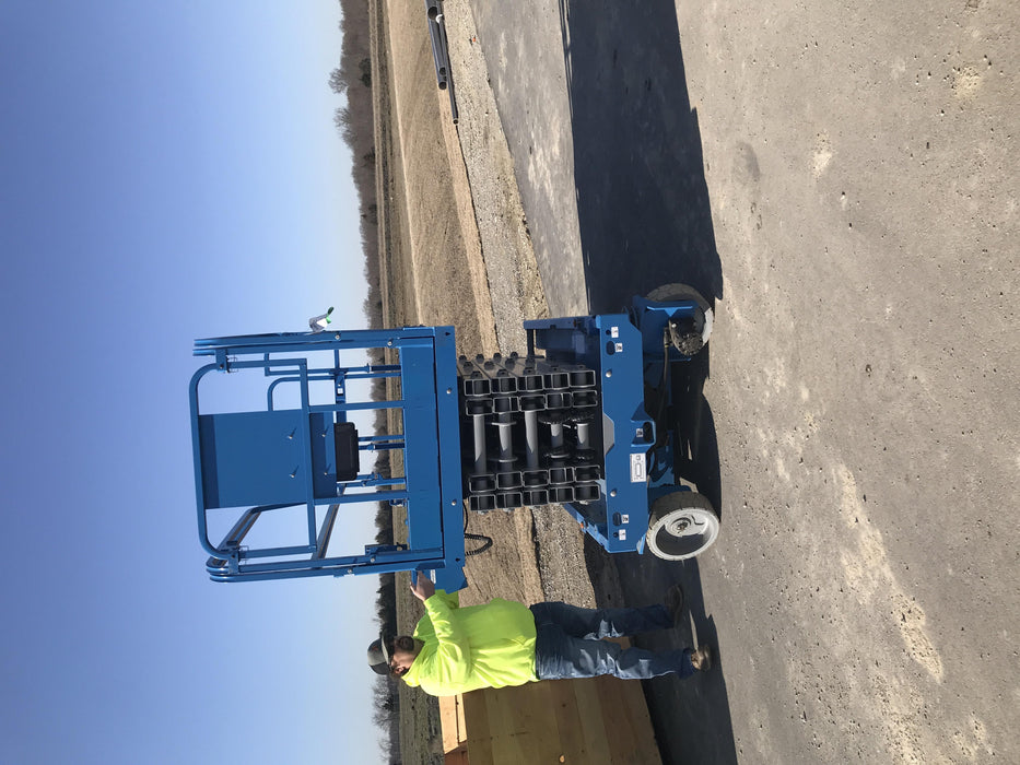 2019 Genie GS-4047 Folding rails with half height swing gate