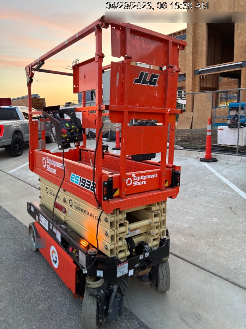 2023 JLG ES1932