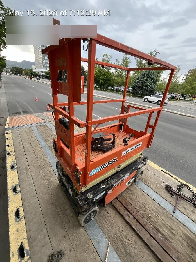 2022 JLG ES1330L
