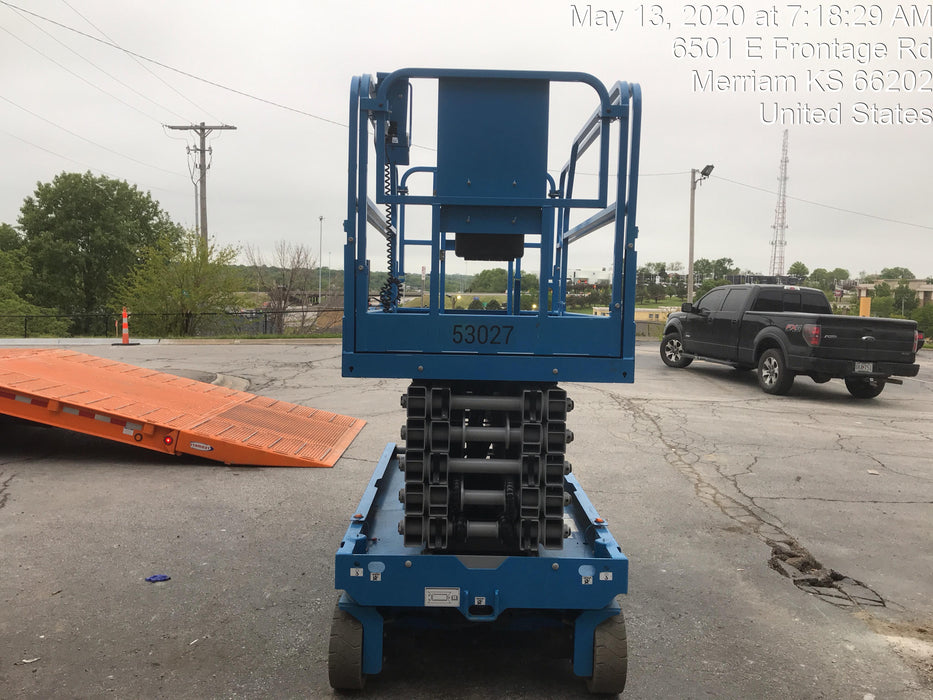 2019 Genie GS-4047 Folding rails with half height swing gate