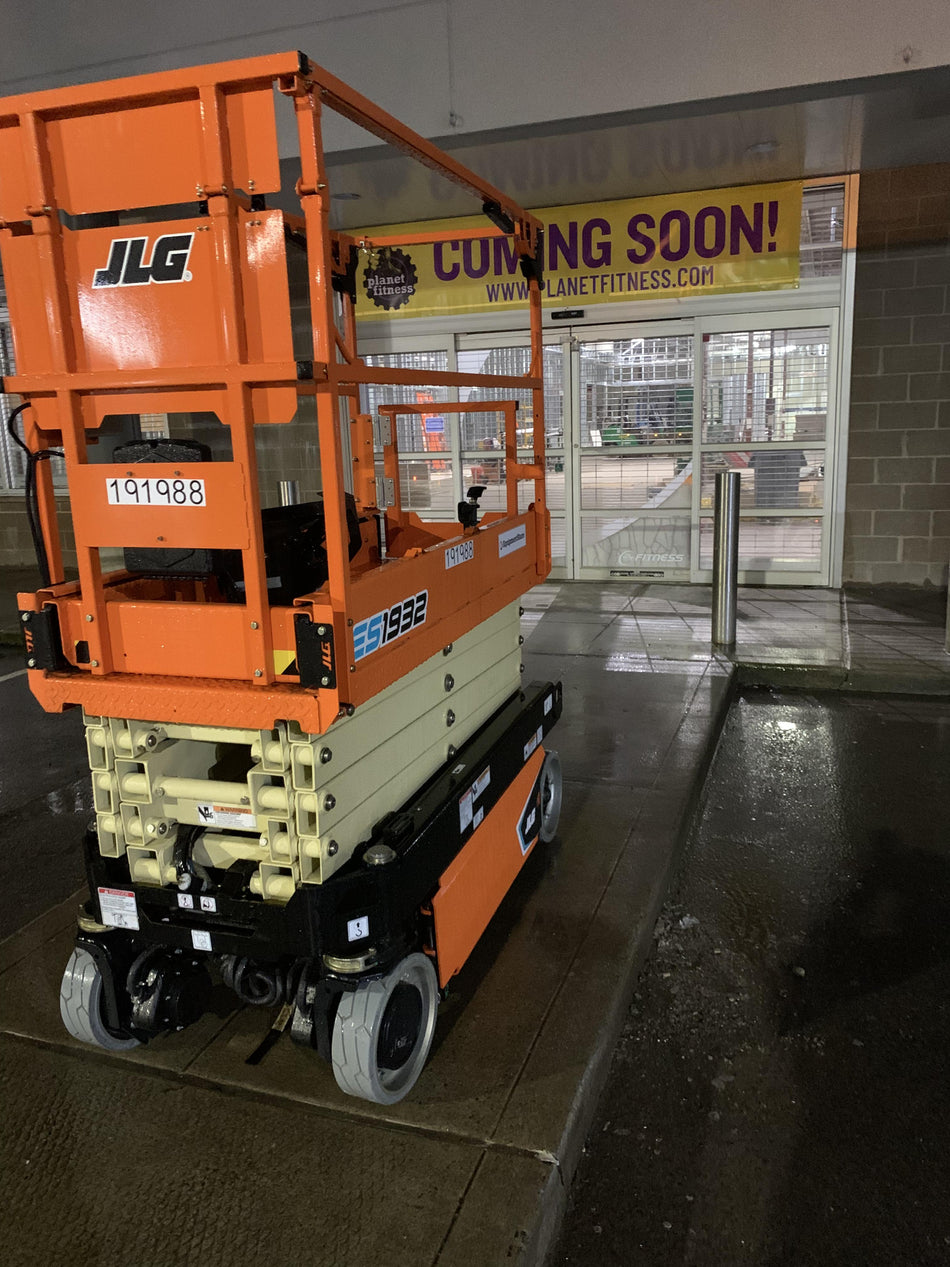 2021 JLG ES1932