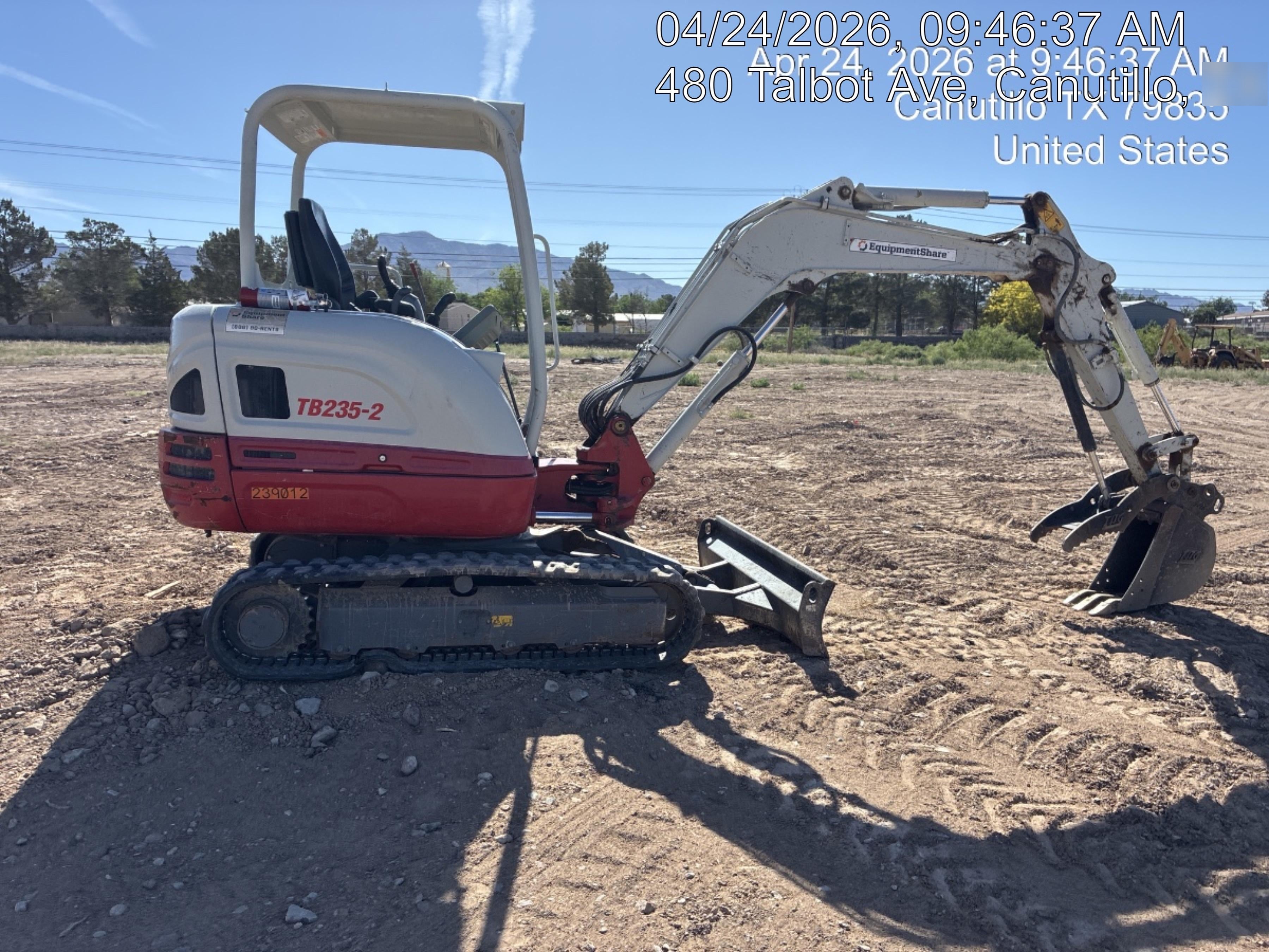 2022 TAKEUCHI TB235-2R