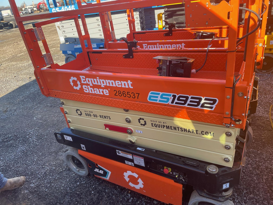 2022 JLG ES1932